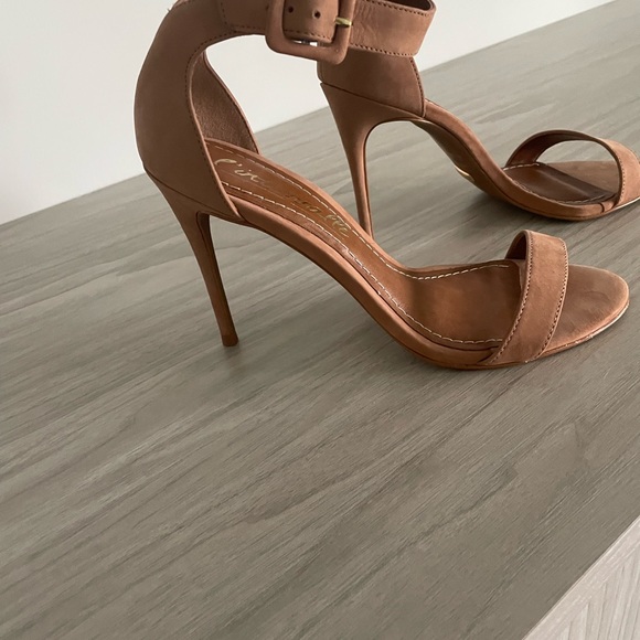 Like new heels - Picture 4 of 4